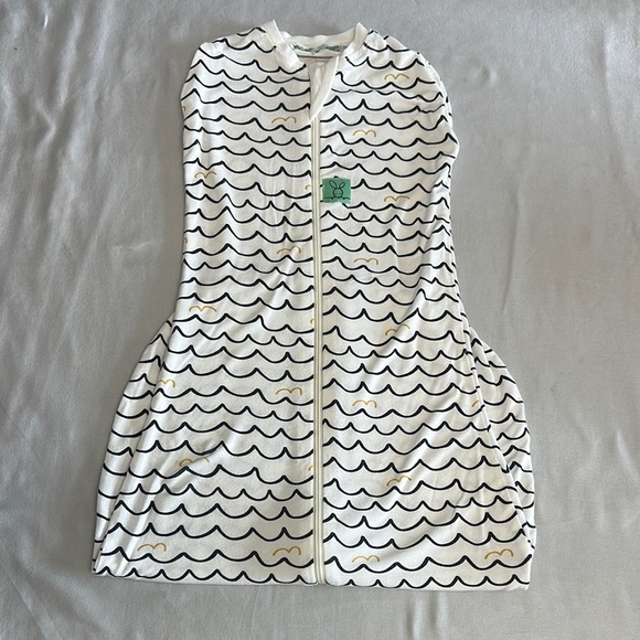 Ergo Pouch White and Black Wave Pattern Baby Sleep Sack - Picture 1 of 7